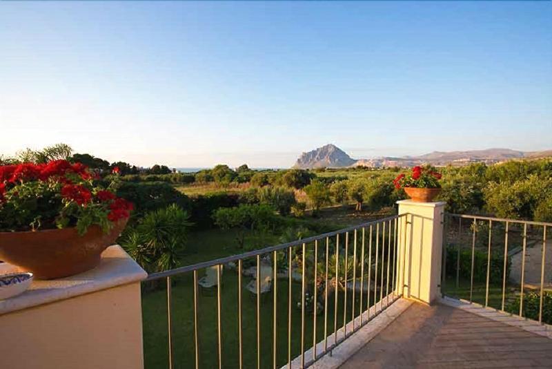 Baglio Sant'Andrea Bed & Breakfast วาลเดอรีส ภายนอก รูปภาพ