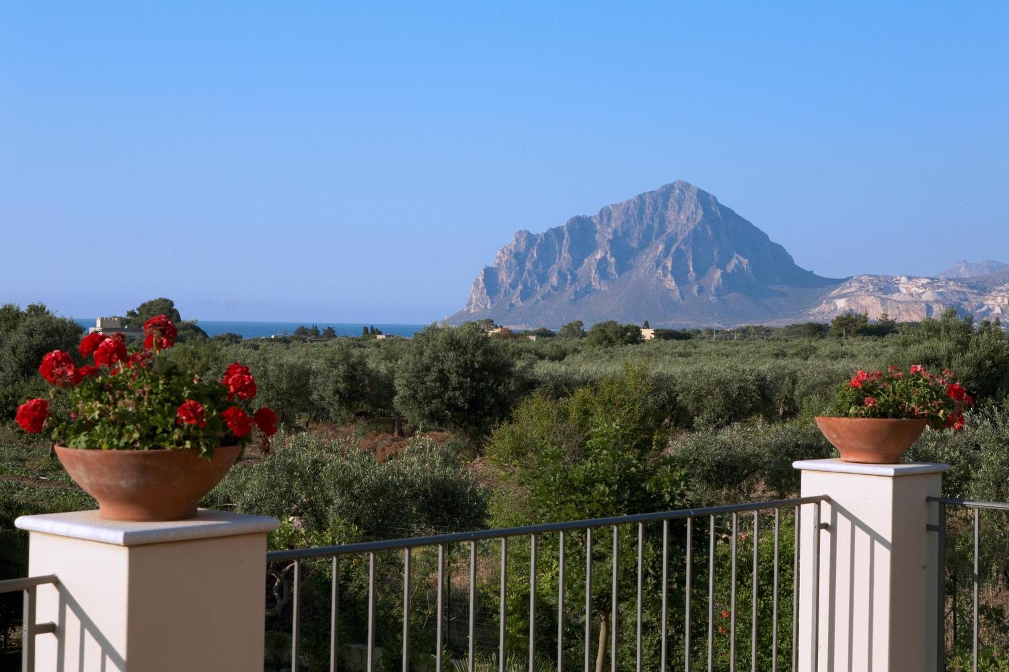 Baglio Sant'Andrea Bed & Breakfast วาลเดอรีส ภายนอก รูปภาพ