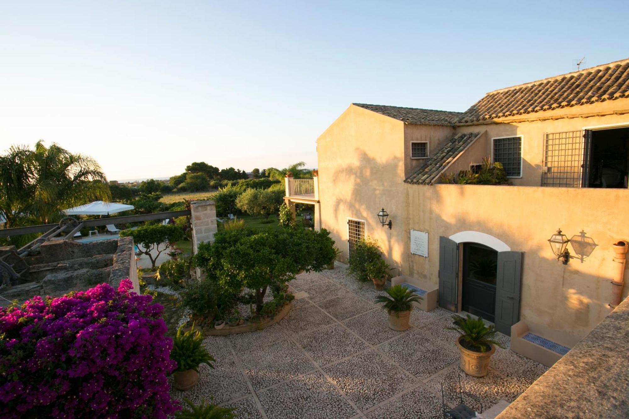 Baglio Sant'Andrea Bed & Breakfast วาลเดอรีส ภายนอก รูปภาพ
