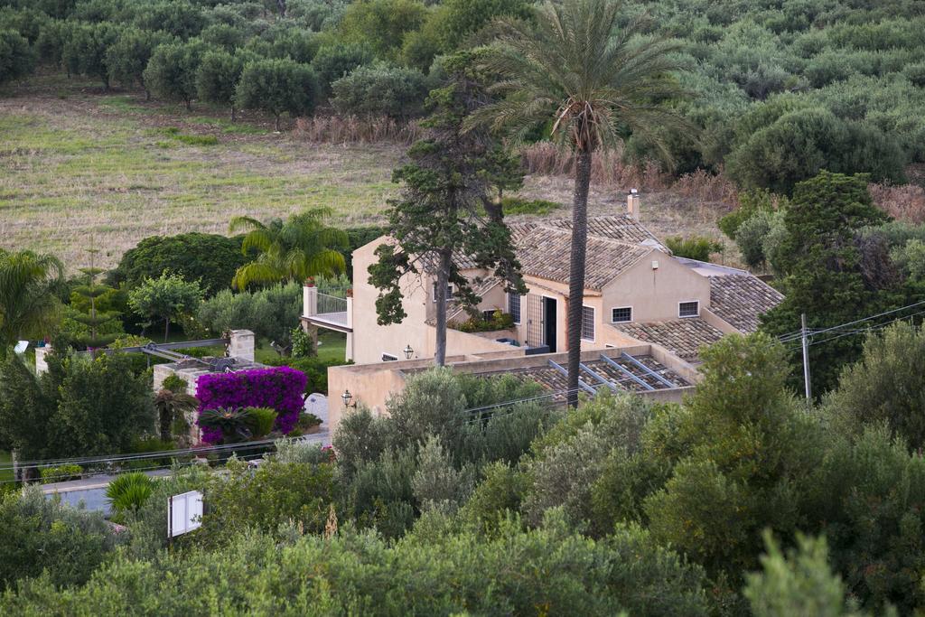 Baglio Sant'Andrea Bed & Breakfast วาลเดอรีส ภายนอก รูปภาพ