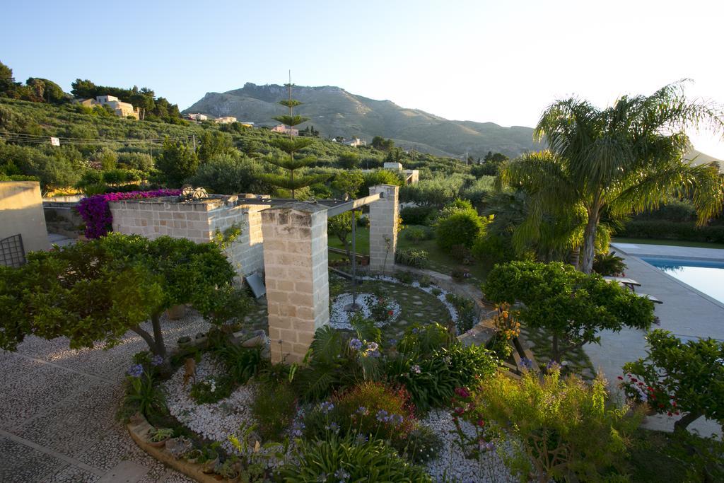 Baglio Sant'Andrea Bed & Breakfast วาลเดอรีส ภายนอก รูปภาพ