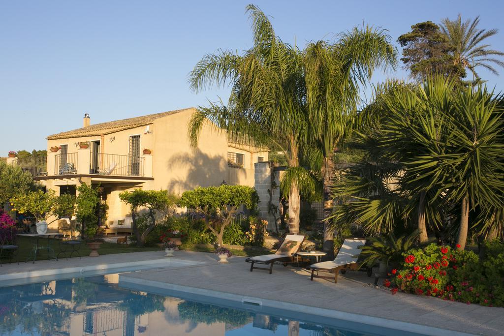 Baglio Sant'Andrea Bed & Breakfast วาลเดอรีส ภายนอก รูปภาพ