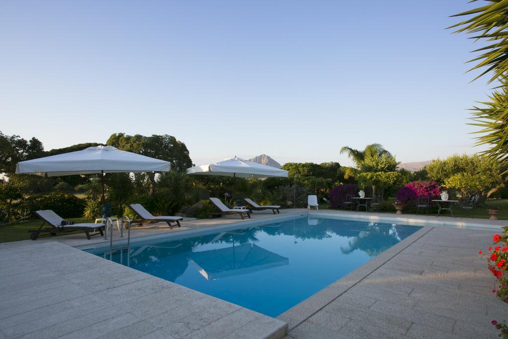 Baglio Sant'Andrea Bed & Breakfast วาลเดอรีส ภายนอก รูปภาพ