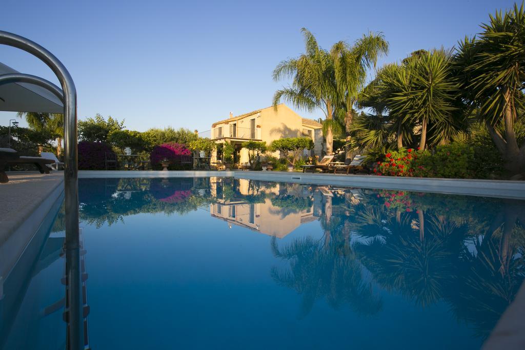 Baglio Sant'Andrea Bed & Breakfast วาลเดอรีส ภายนอก รูปภาพ