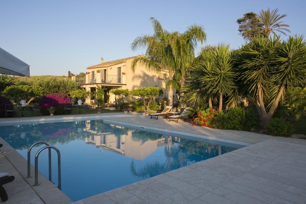 Baglio Sant'Andrea Bed & Breakfast วาลเดอรีส ภายนอก รูปภาพ