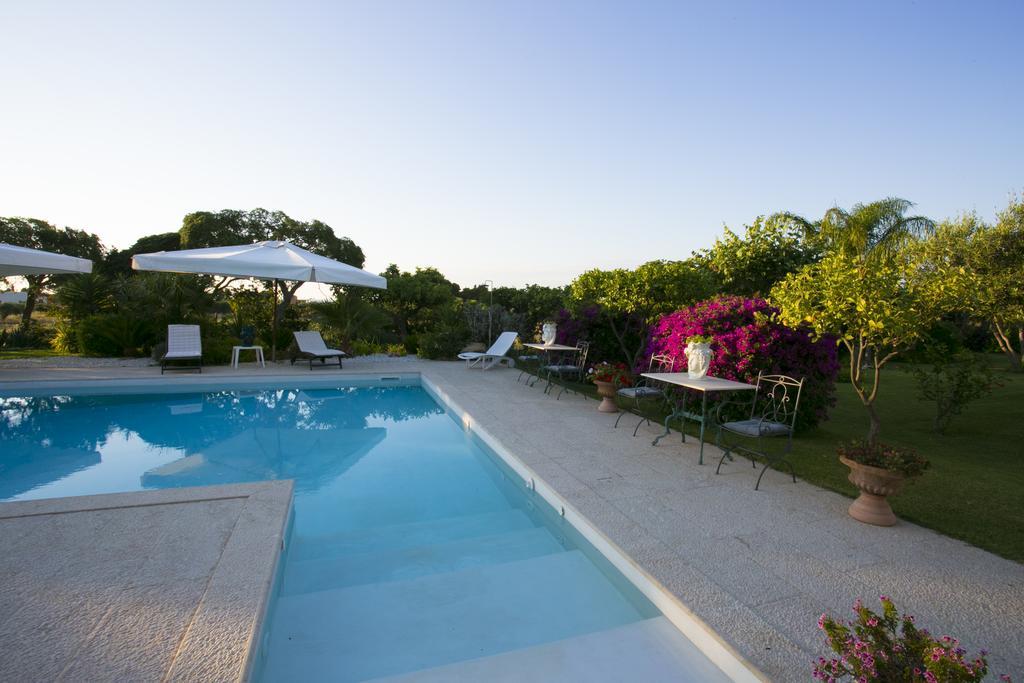 Baglio Sant'Andrea Bed & Breakfast วาลเดอรีส ภายนอก รูปภาพ